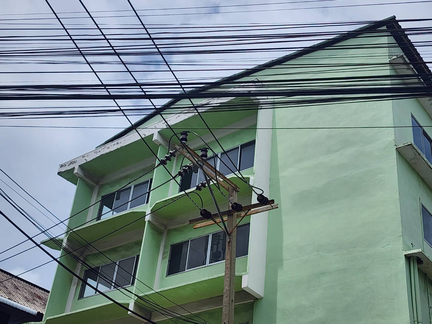 อาคารพาณิชย์ บางครุ/ตึกแถว 4 ชั้น 2 ห้องหัวมุม
