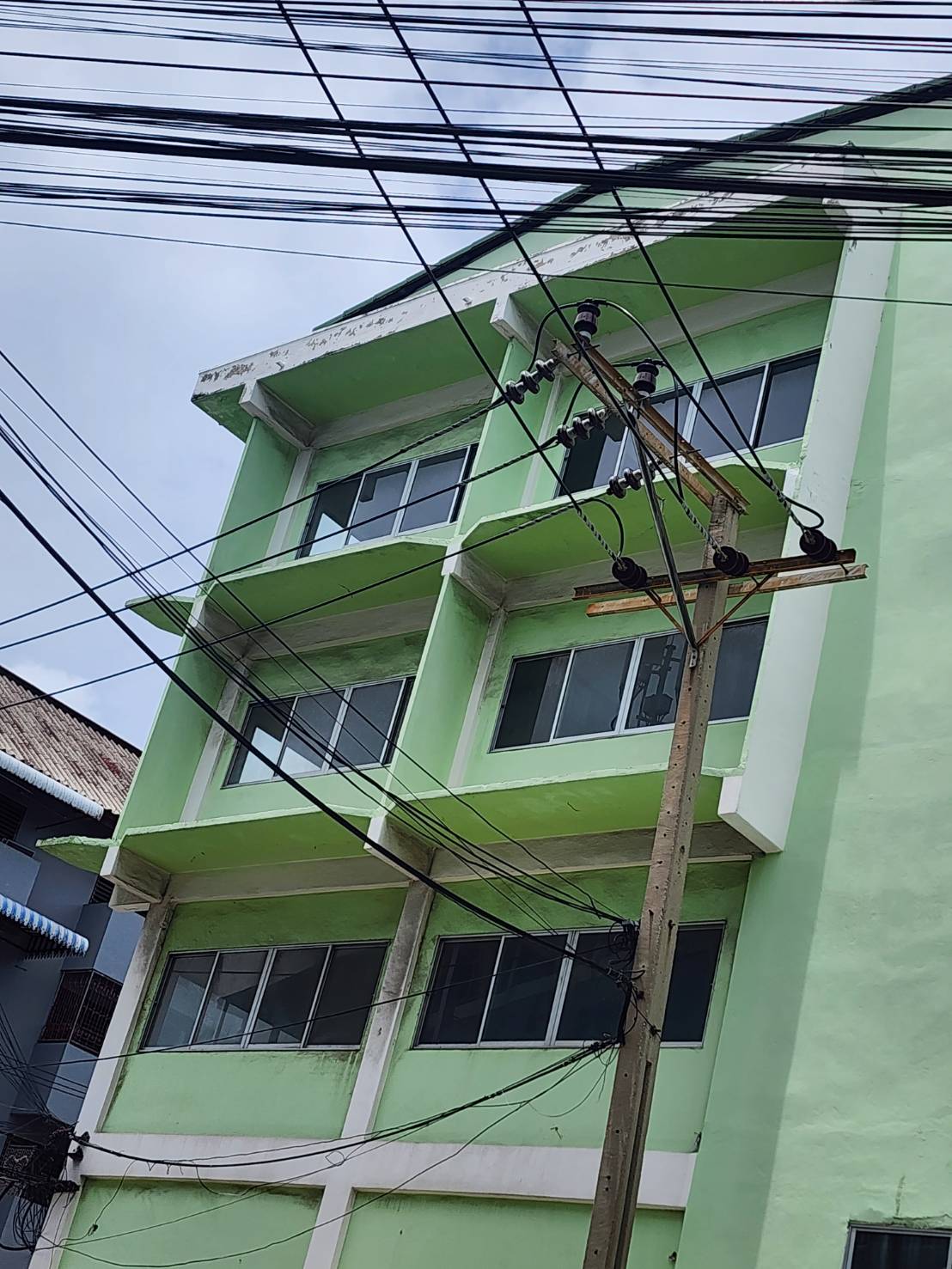 อาคารพาณิชย์ บางครุ/ตึกแถว 4 ชั้น 2 ห้องหัวมุม
